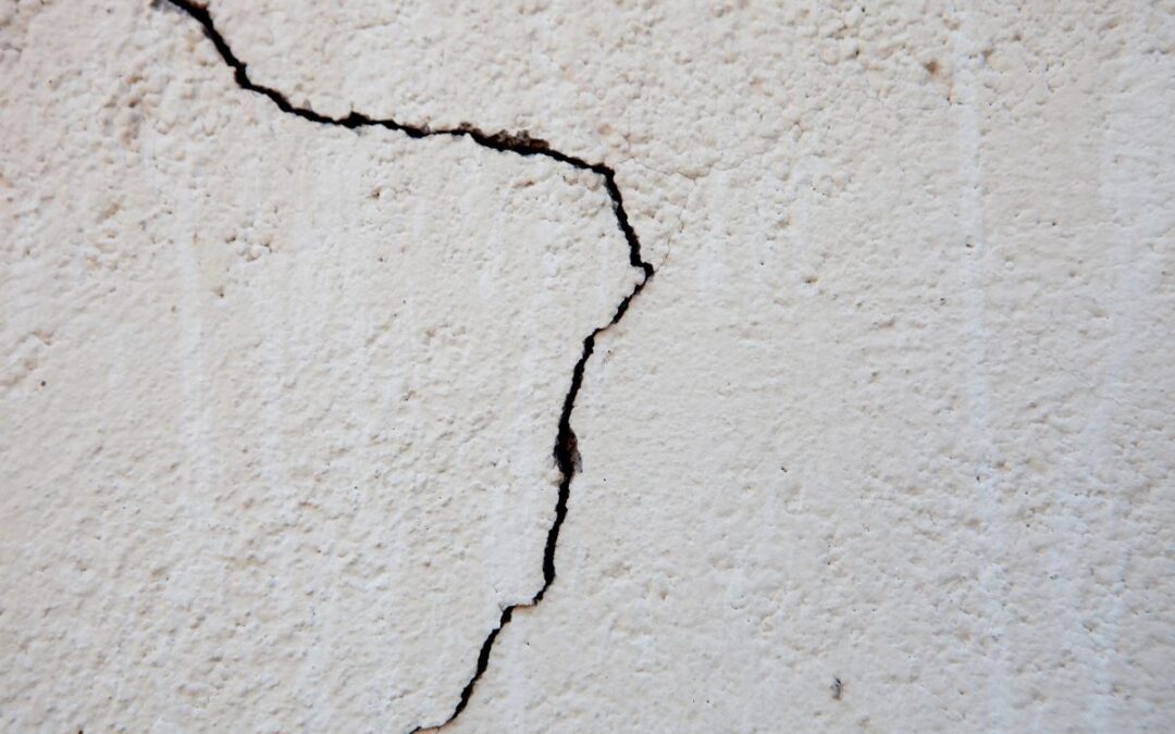 Homeowner’s Guide to Stucco Crack Repair Before Damage Spreads